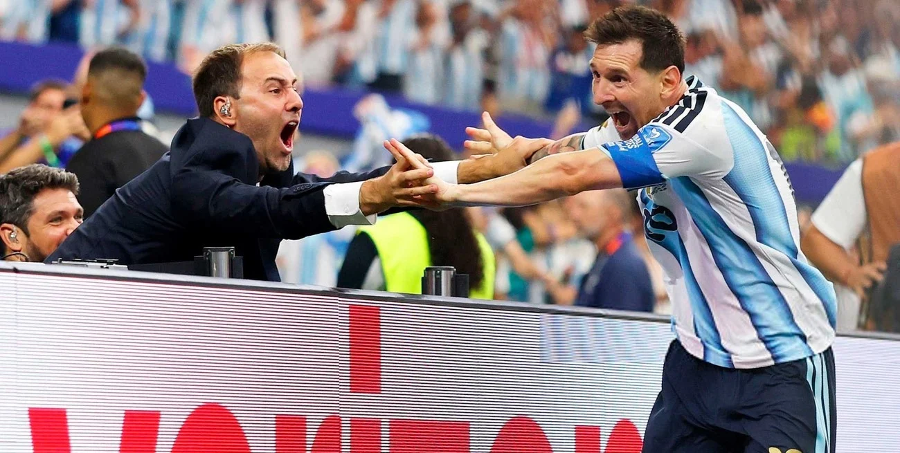 Un periodista festejó con Messi el segundo gol a Austria, logró la foto de su vida y se hizo viral