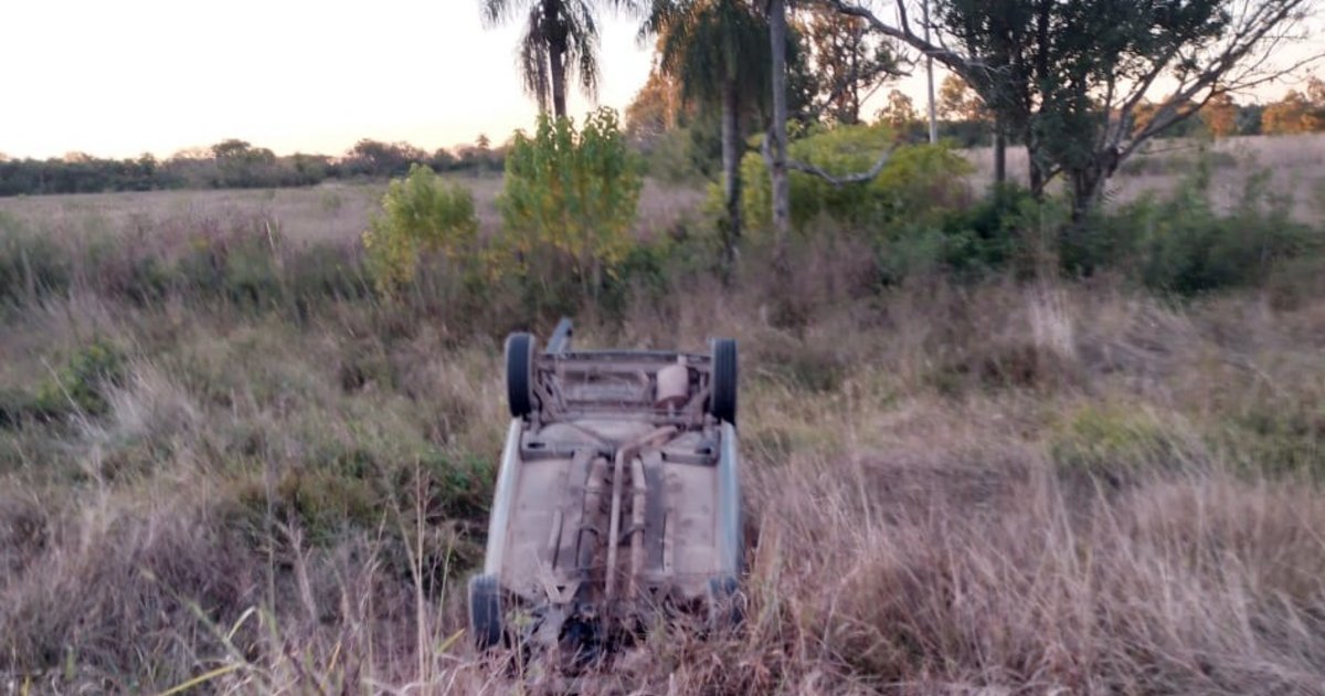 Aprendía a manejar y volcó en la banquina de la Ruta 9 de Corrientes