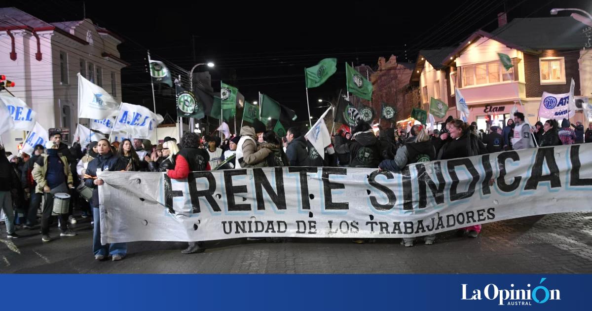 El Frente Sindical marchó en Río Gallegos y endureció críticas a la oferta salarial del Gobierno