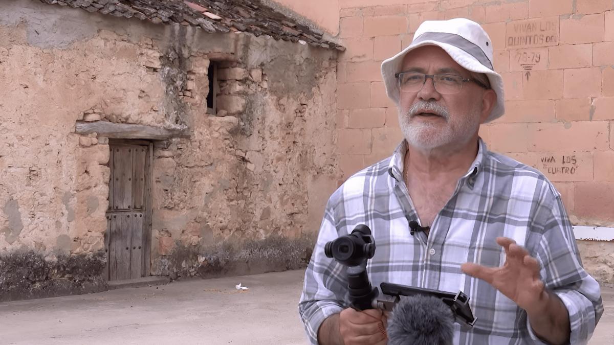 Paco Mayoral recorre la España vaciada para contarla, a los 68 años: "A los 80 habré hecho 600 documentales, reivindico el mundo rural"
