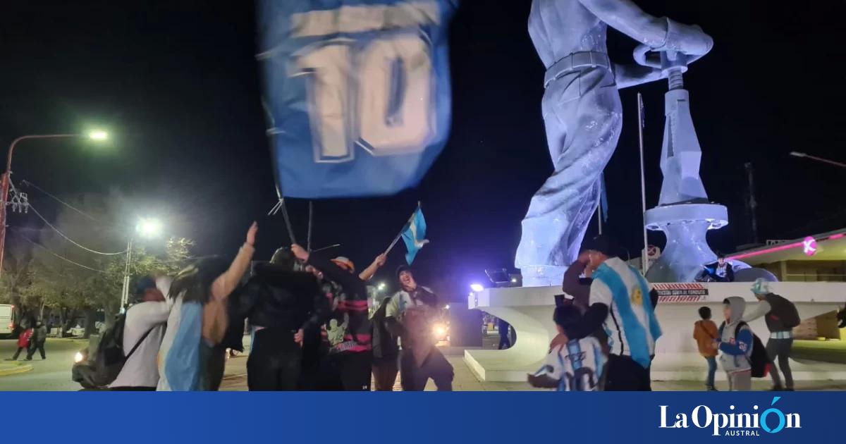 Caleta Olivia se vistió de celeste y blanco tras el triunfo de Argentina en el Mundial 2026