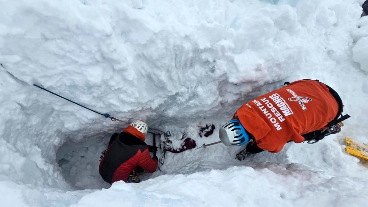 Localizan restos de alpinista mexicano y su esposa tras avalancha en los Andes peruanos