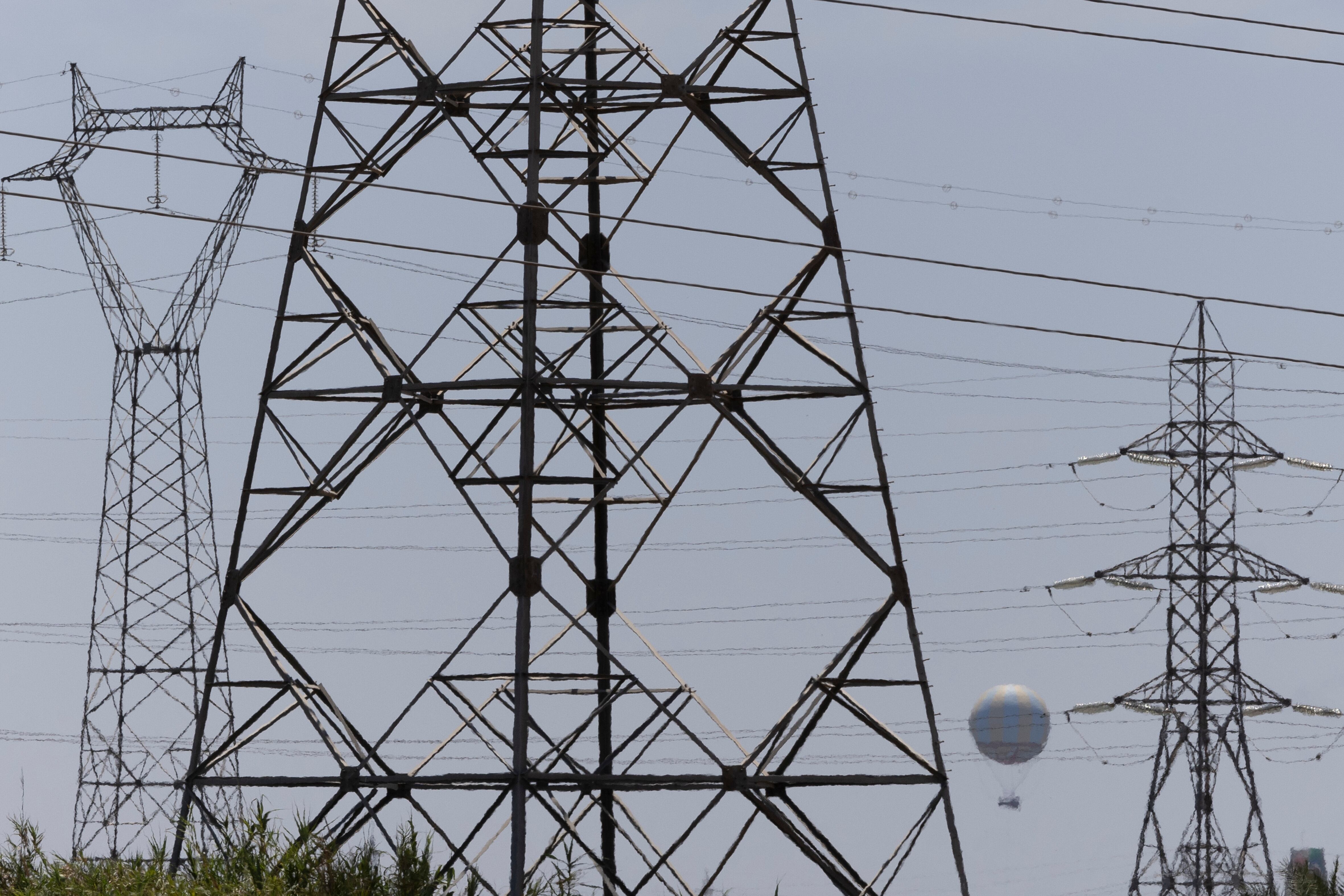 La rebaja del IVA y otros impuestos a la luz y el gas decaen este lunes por la moderación de los precios