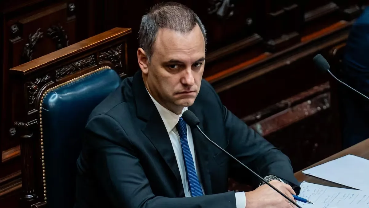 Senado en vilo: los bloques dialoguistas condicionan suspender la sesión a la renuncia de Adorni