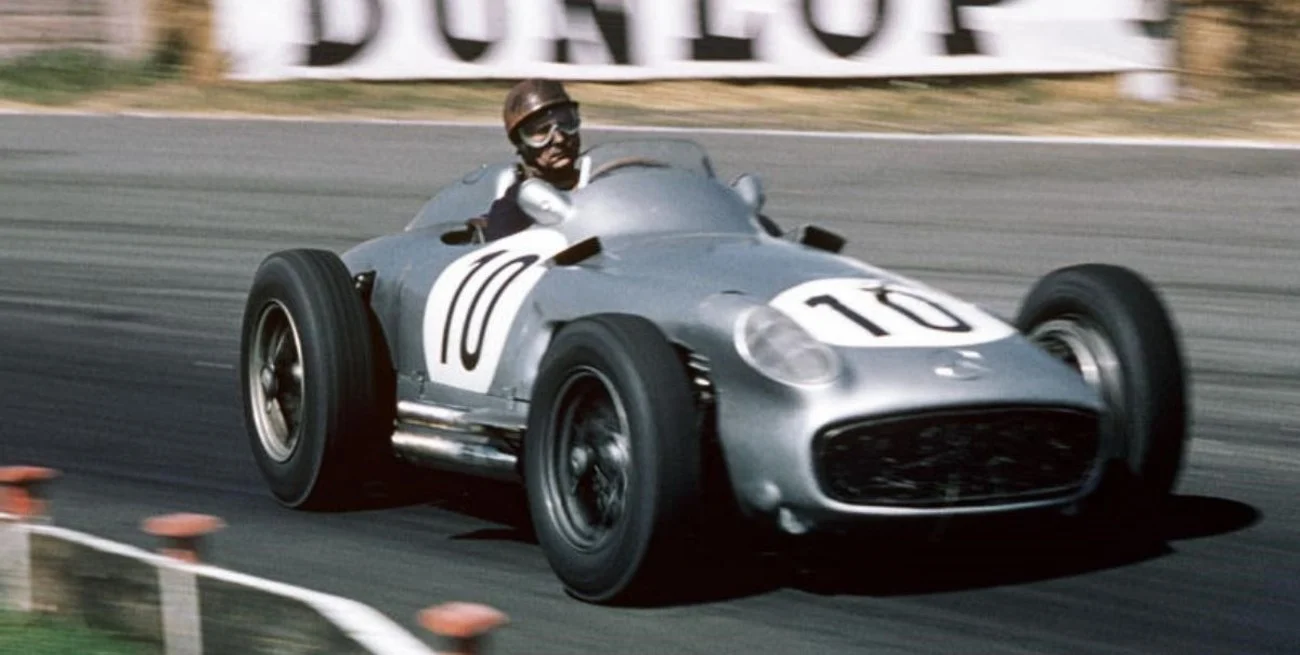 A 115 años de su nacimiento, Fangio sigue siendo un gran símbolo del automovilismo