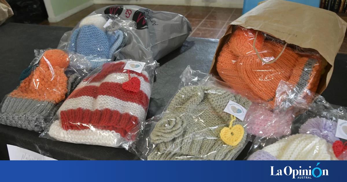 Tejieron gorros y cuellitos para abrigar a vecinos de Río Gallegos