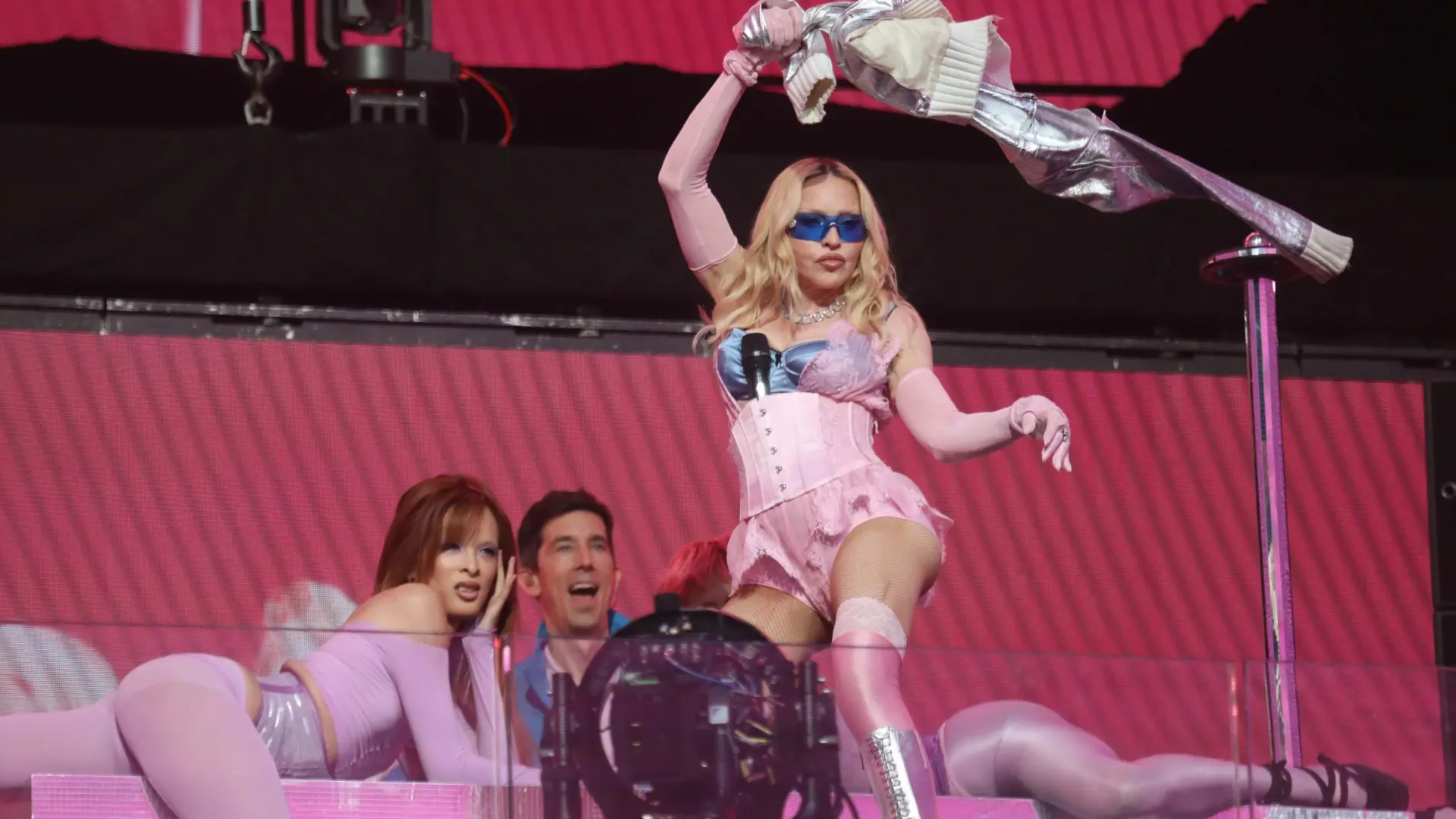 Madonna presenta 'Confessions II' en un concierto sorpresa en Times Square