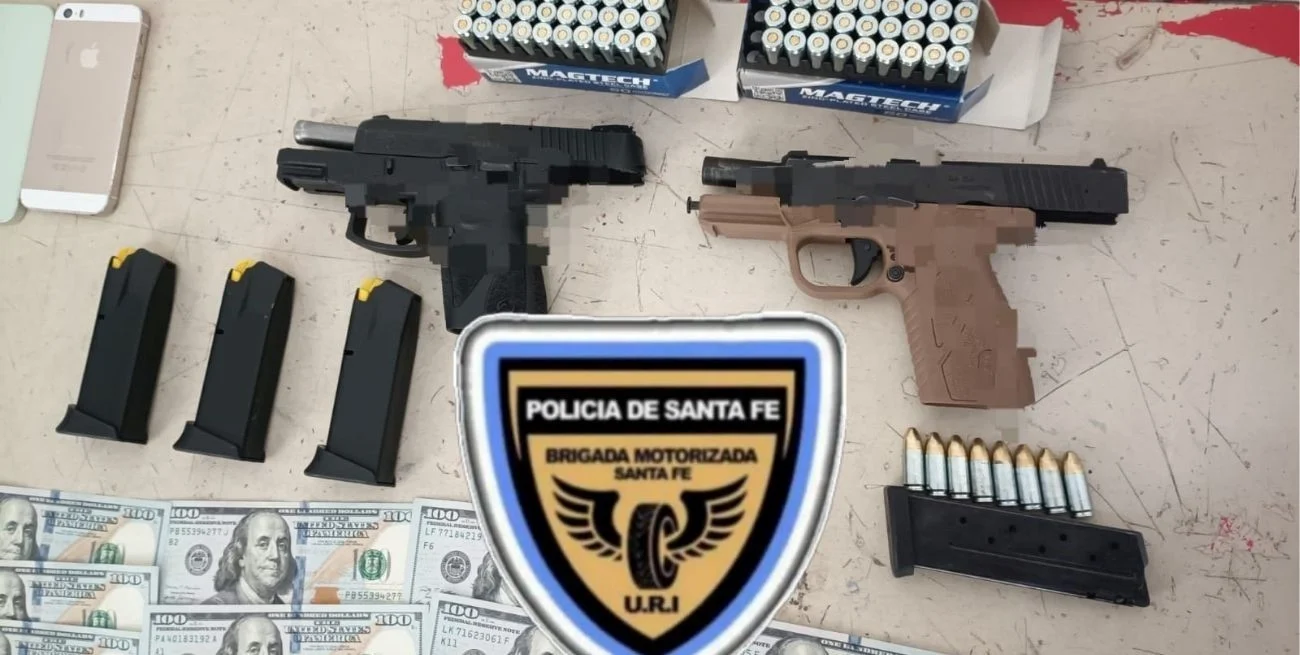 Arrestaron a dos jóvenes que circulaban en un Audi con dólares y pistolas de grueso calibre