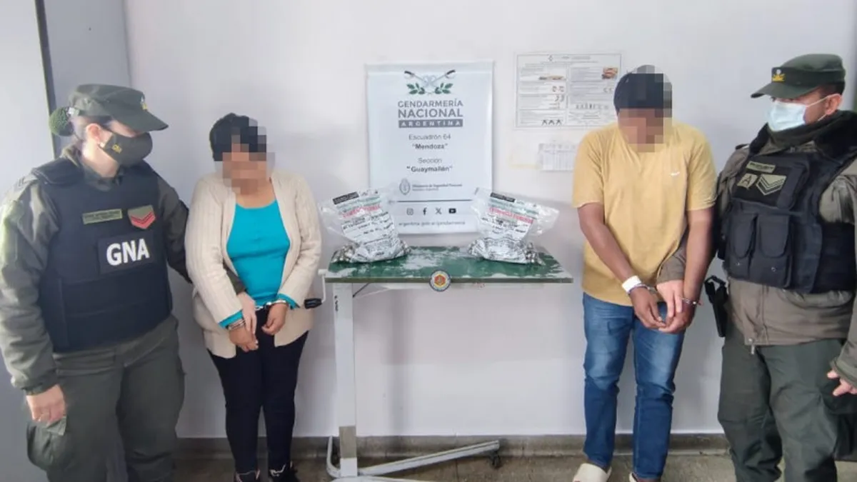 Con apoyo de Gendarmería de San Juan, detuvieron a una pareja que llevaba en el estómago más de 2,4 kilos de cocaína en cápsulas