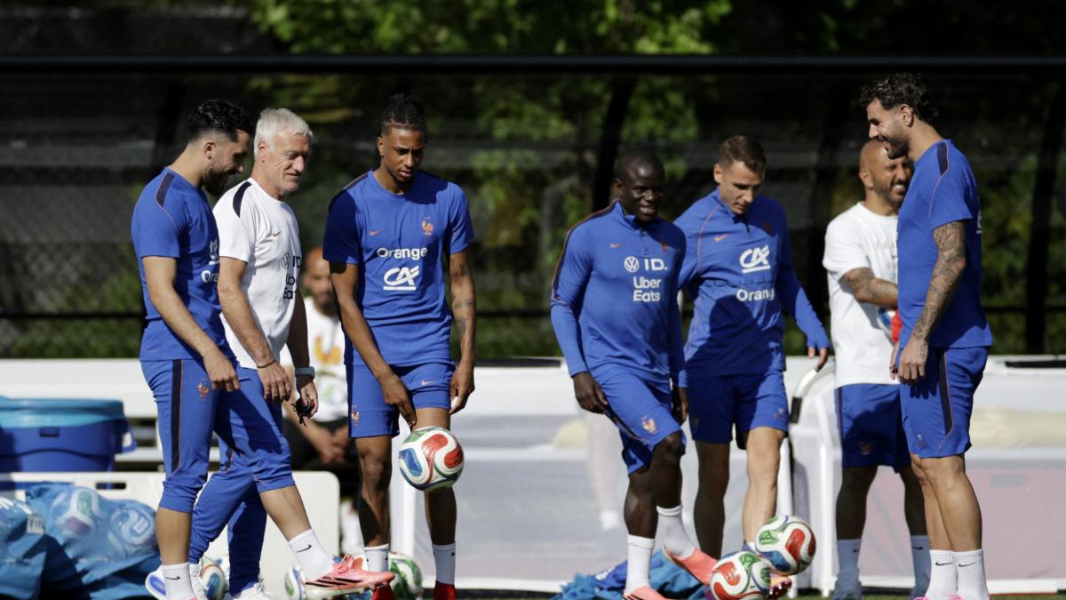 La selección de Francia le hace promesa a Deschamps tras la muerte de su madre