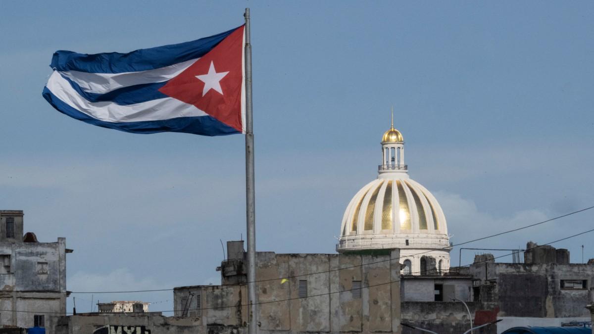 Cuba aprueba reformas económicas en medio de crisis y bloqueo petrolero