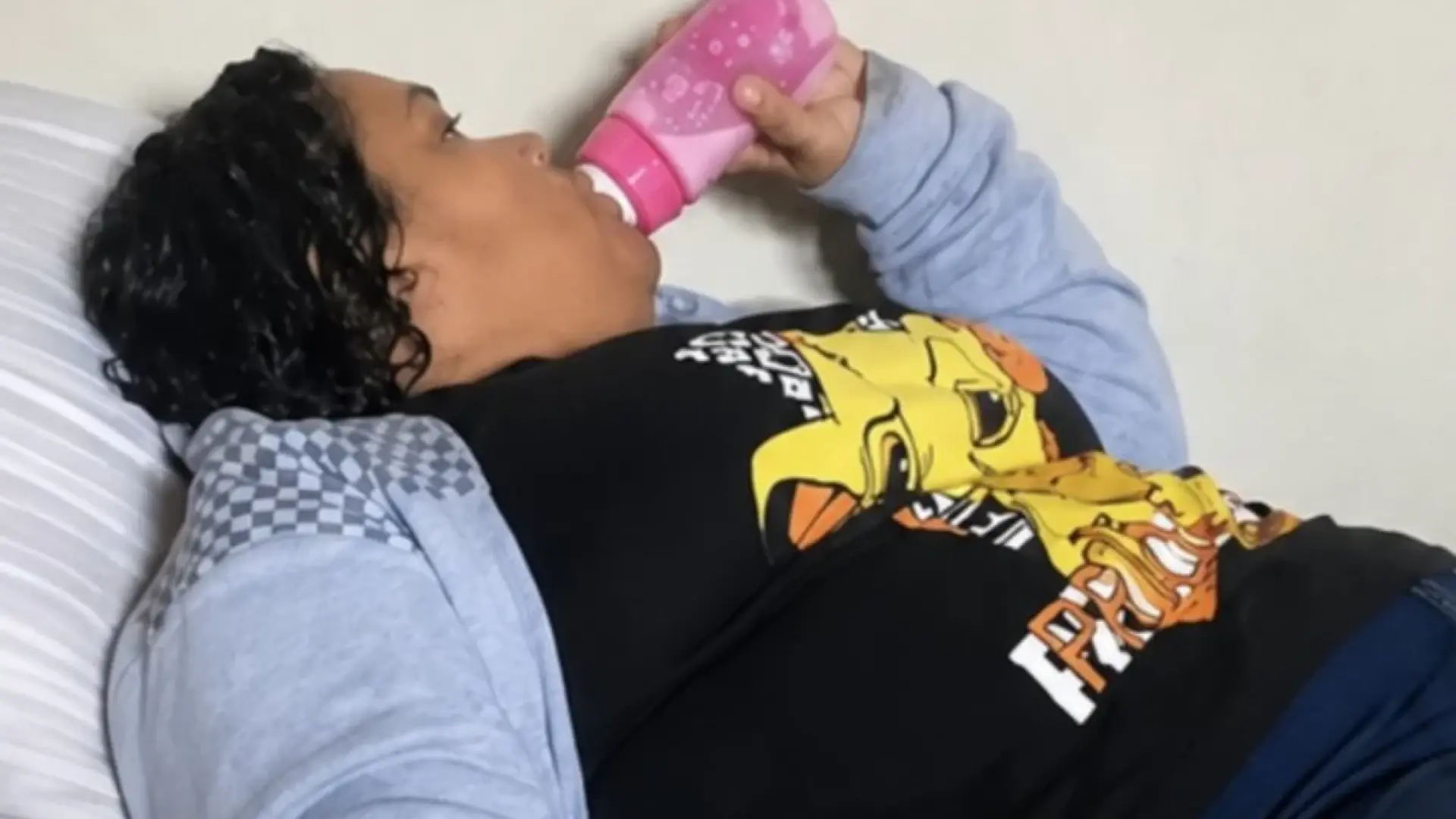 Una mujer de 37 años finge ser una niña autista de 12 para ser adoptada