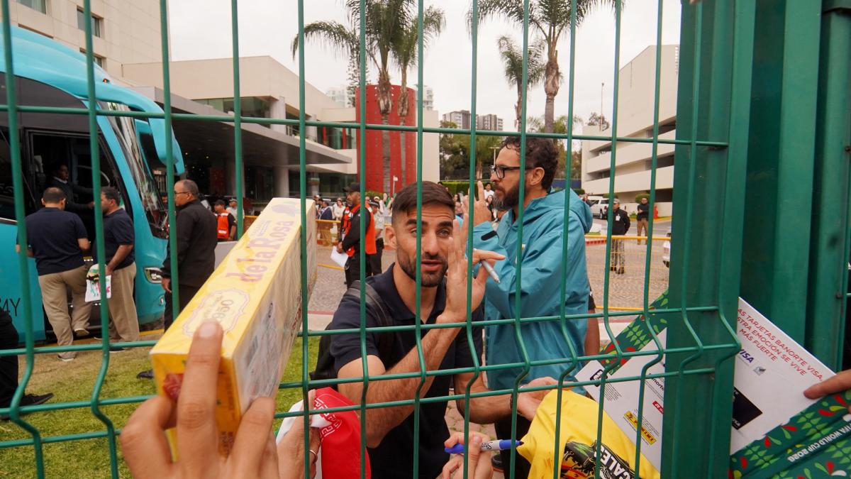 Irán se despide de Tijuana entre mazapanes y el corazón roto tras su eliminación en el Mundial