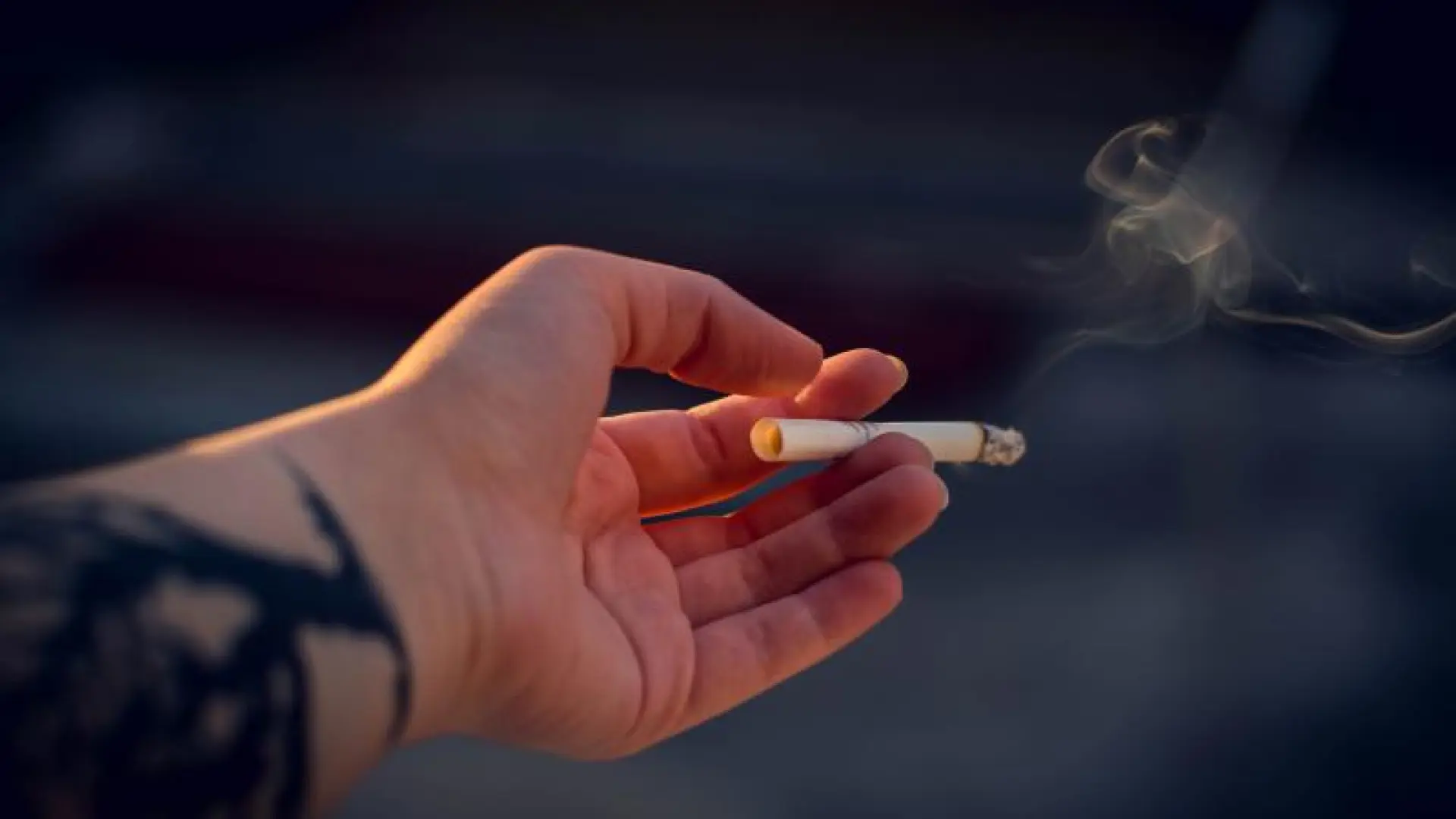 El comercio de cigarrillos ilícitos en la UE se eleva por encima del 10% del mercado por primera vez en 12 años