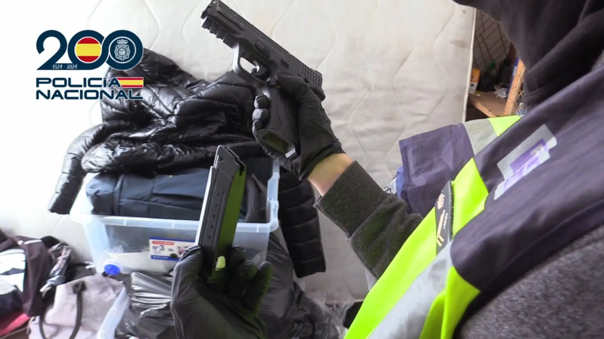 Dos redadas antidroga en la Malvarrosa con 20 detenidos e incautaciones de cocaína, heroína, armas, relojes...