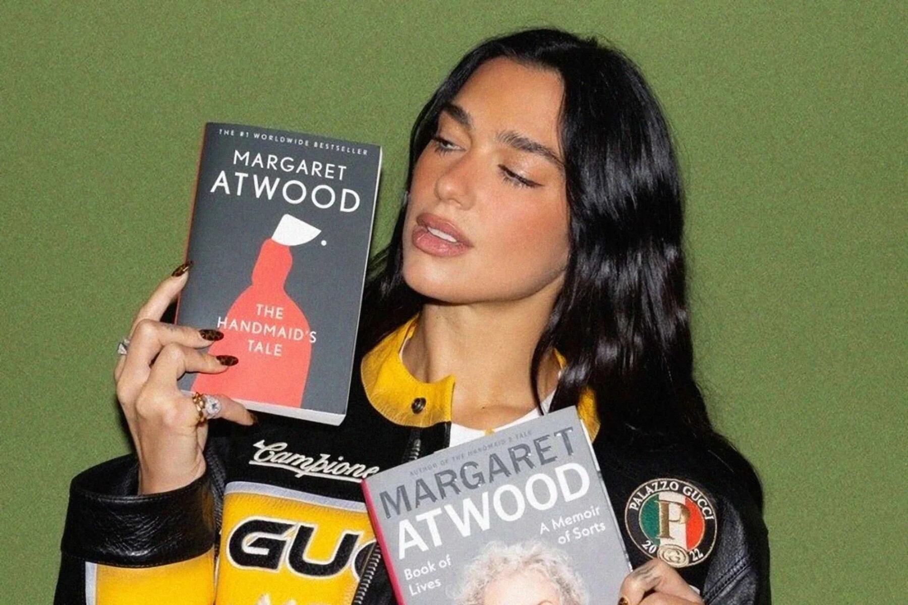 Dua Lipa debuta como librera: abre en Portugal una librería dedicada a los libros prohibidos