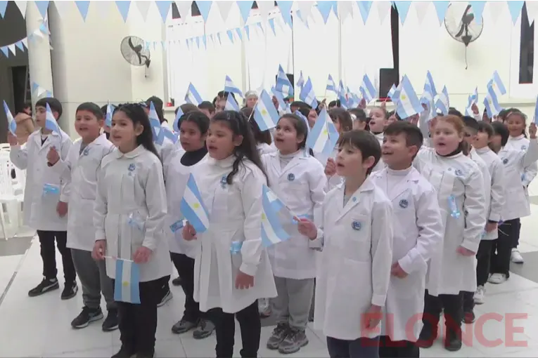 Con emoción, alumnos de escuela 25 de Mayo se preparan para la promesa de lealtad a la bandera