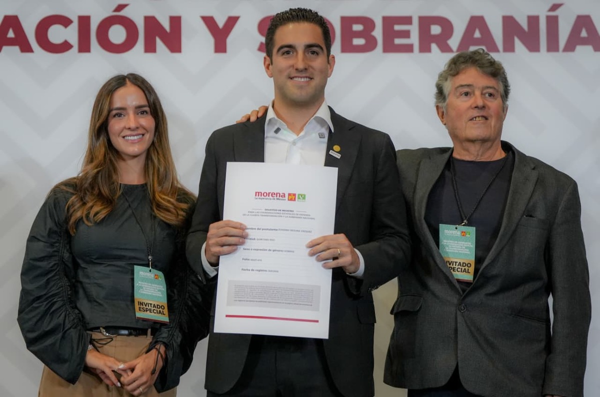 Gino Segura se registra como aspirante de Morena en Quintana Roo