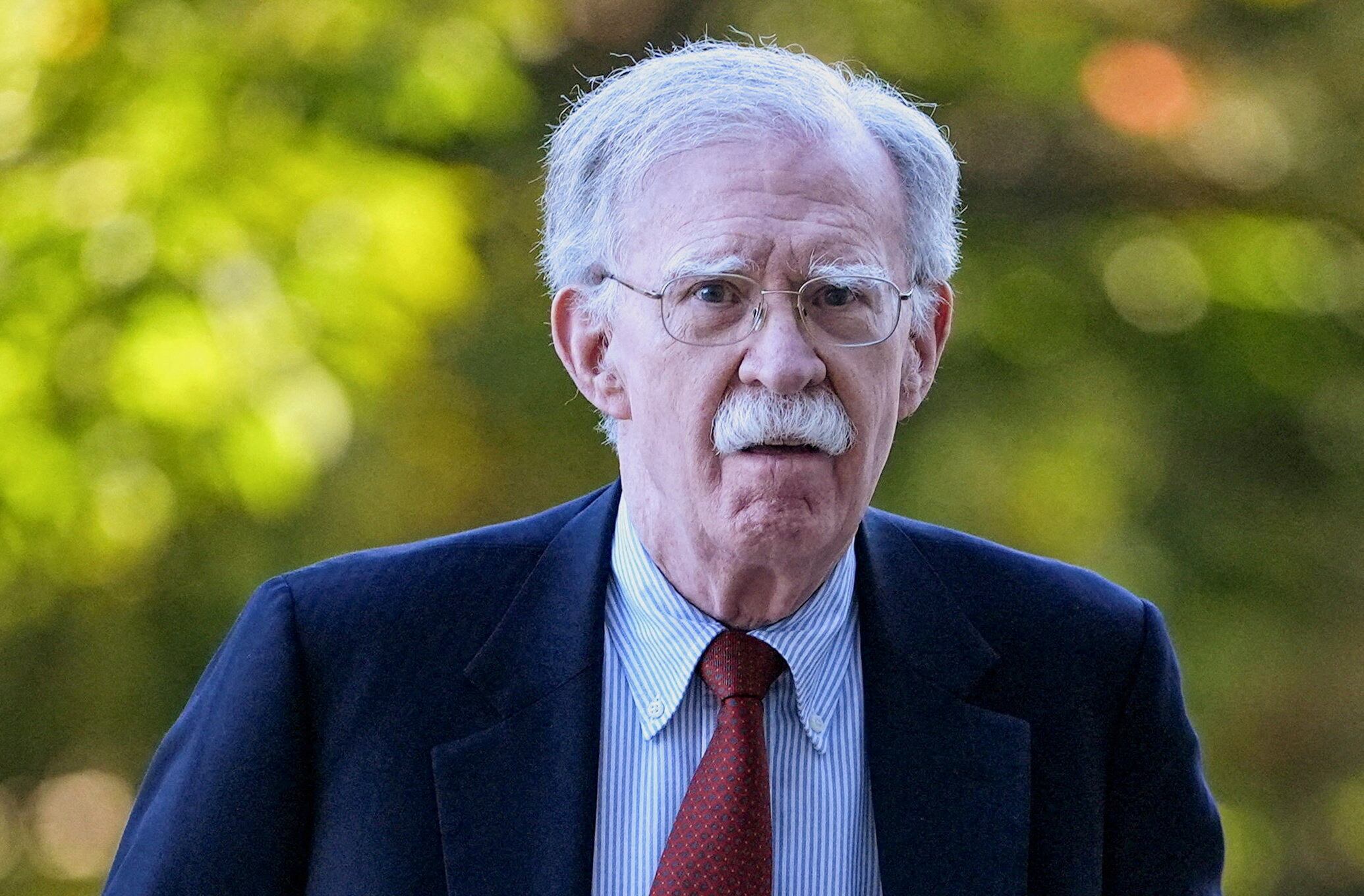El exasesor de Trump John Bolton se declarará culpable de manejo indebido de documentos clasificados
