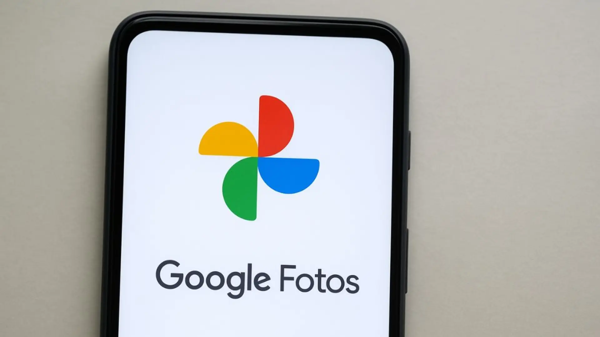Google Fotos tiene una nueva función para ordenar los stickers en los móviles Android