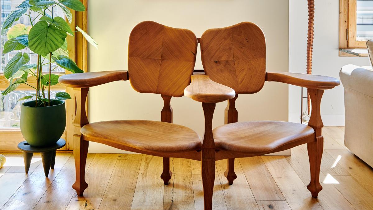 "Son muebles amables; invitan a sentarse en ellos": Gaudí sigue fascinando a los compradores