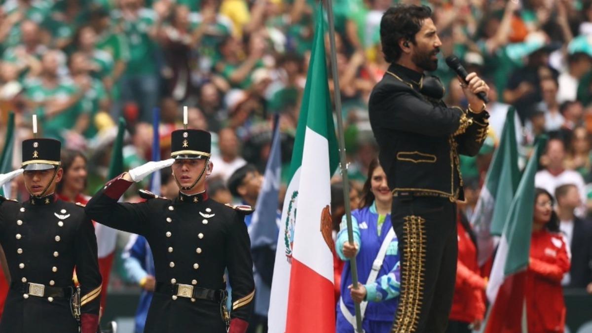 ¿Se equivocó? El Himno Nacional puso a prueba a Alejandro Fernández en el Mundial 2026