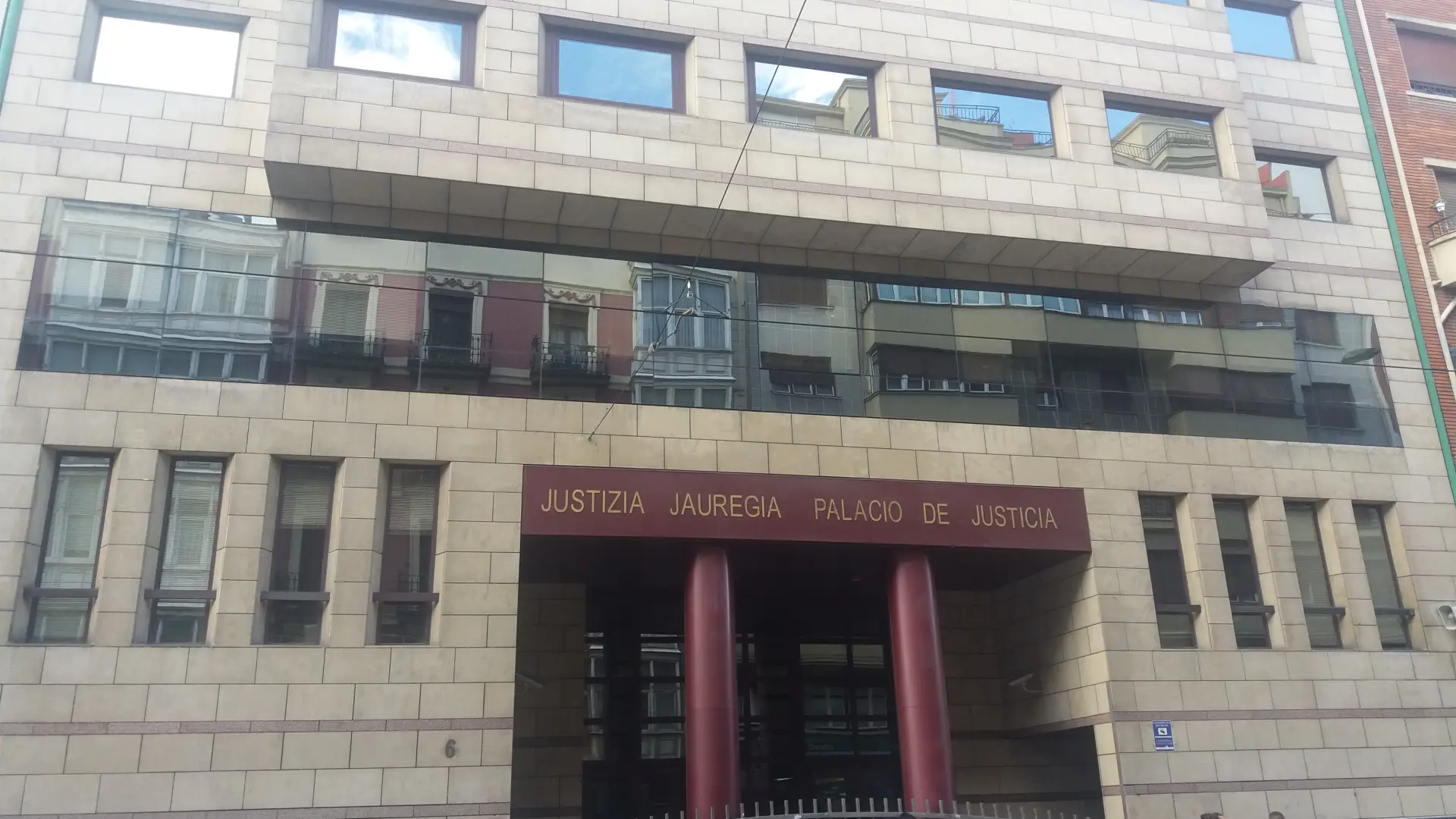 Un juzgado de Bilbao otorga residencia temporal al tutor de dos hijas de una víctima de violencia de género