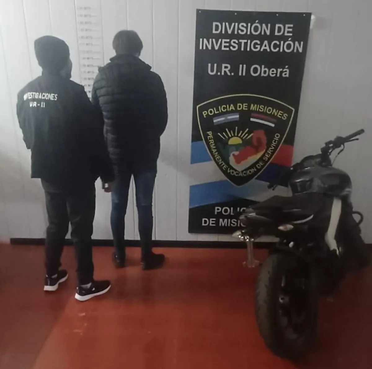 Detuvieron a un joven que se hacía pasar por motomandado y habría cometido varias estafas con encomiendas en Oberá