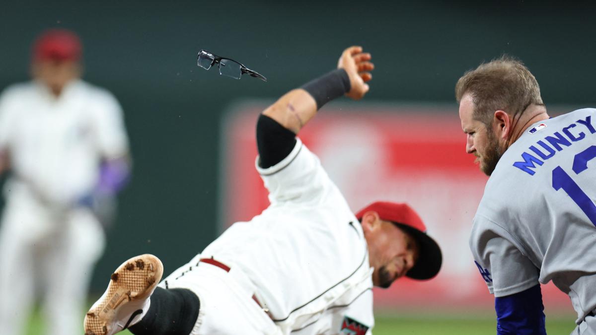 Choque escalofriante paraliza juego de Dodgers y Diamondbacks; dos peloteros salen lesionados
