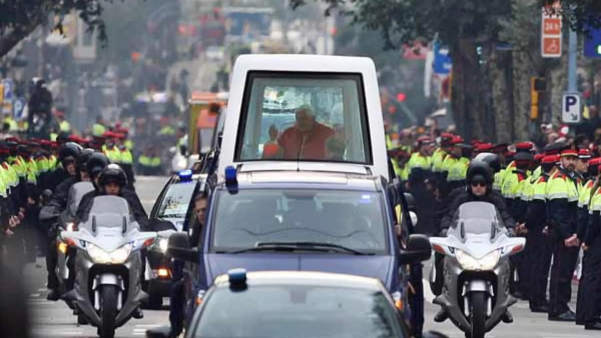 Dónde colocarse para ver al Papa en Barcelona sin acabar atrapado entre vallas y multitudes