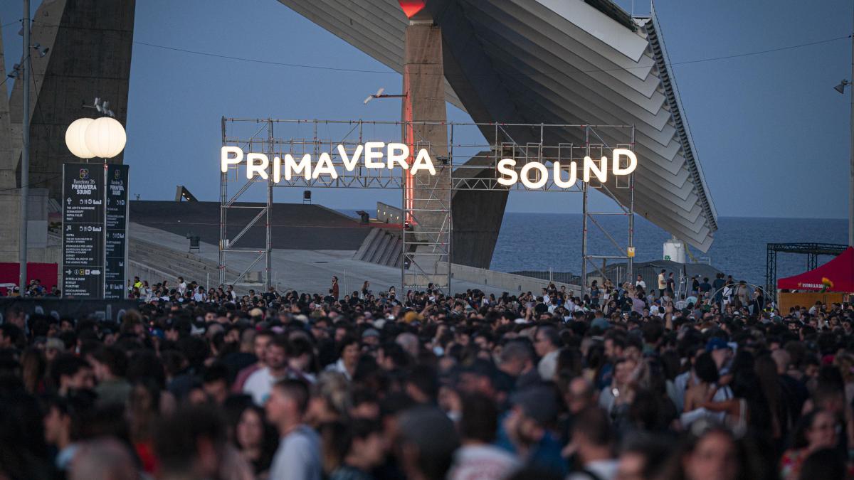 Disfruta en directo del Primavera Sound de hoy: The Cure, Addison Rae y Skrillex