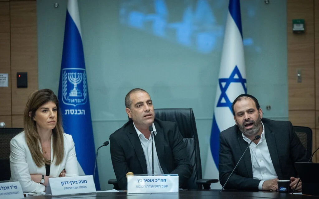 Knesset advances Basic Law on Torah study, pushes to freeze arrests of draft dodgers