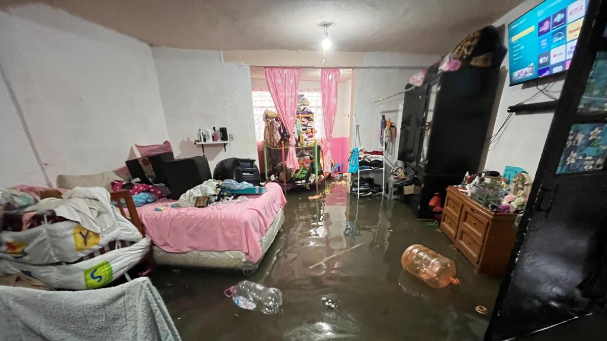 Se desborda cárcamo en Cuautitlán Izcalli y el agua invade viviendas