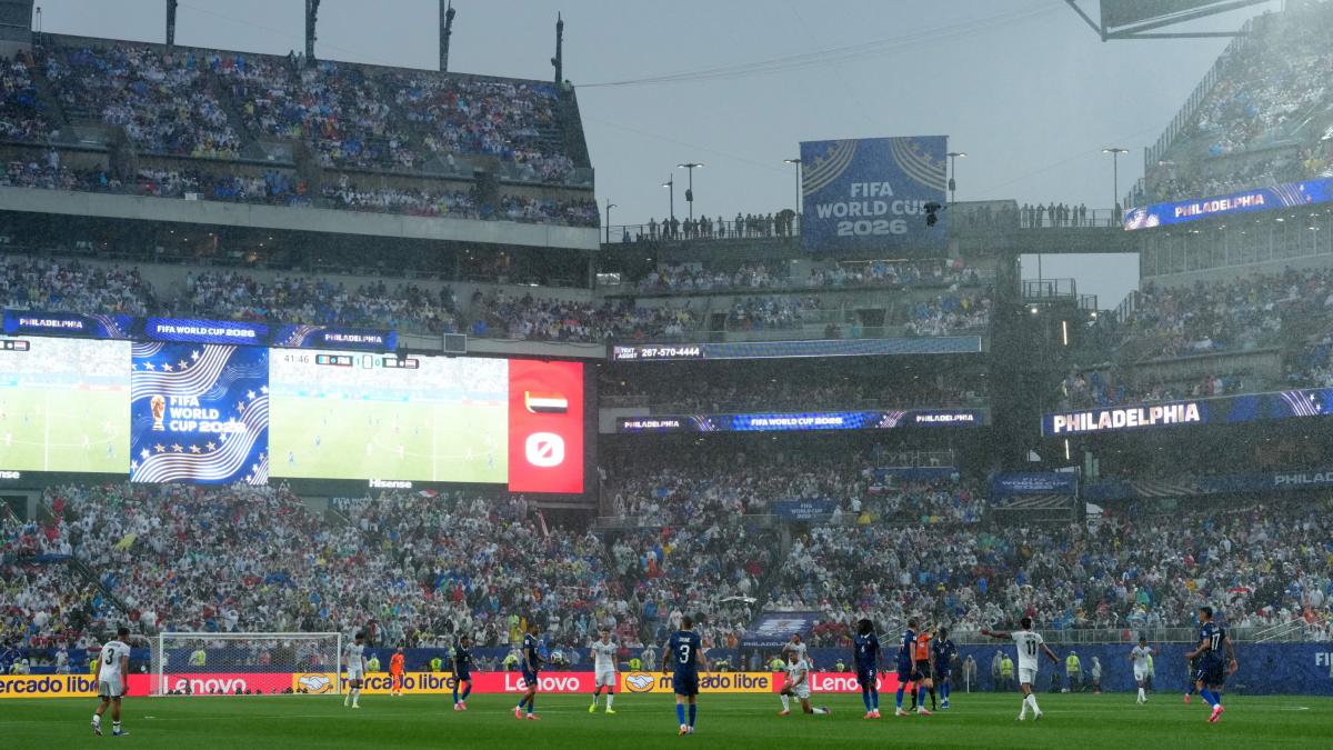 ¡MOMENTO HISTÓRICO! Suspenden partido del Mundial 2026 por tormenta eléctrica; evacúan el estadio