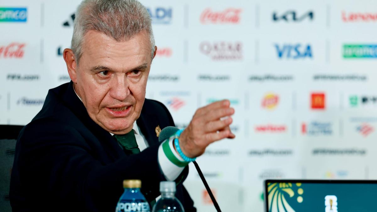 ¿Quién reemplazará a César Montes? Javier Aguirre define la defensa de México