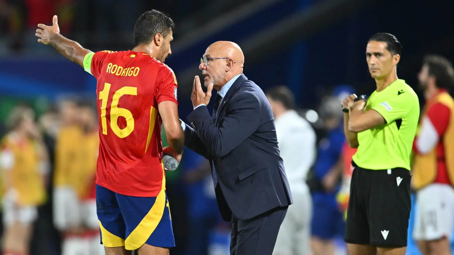 Luis de la Fuente, tras las críticas a Rodri: "Me parece un insulto que se digan esas cosas del mejor jugador del mundo"