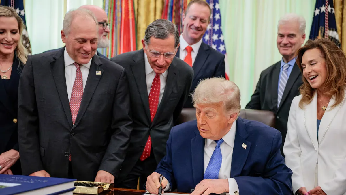 "Que fluya el petróleo", el mensaje de Donald Trump tras anunciar un acuerdo de paz con Irán
