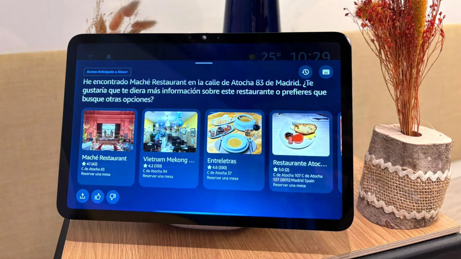 Alexa+ se enfrenta a su primer examen en España: ya puede reservar mesa en un restaurante por ti