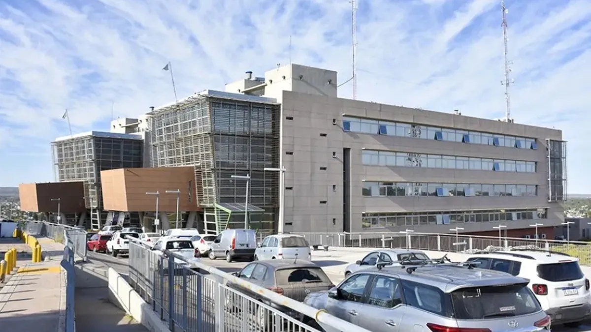 Denunciaron a una funcionaria del Ministerio de Salud de Neuquén por malversación de fondos