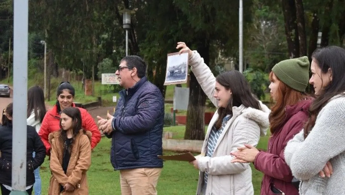 Alumnos recorrieron la historia de San Pedro en el marco de su 146° aniversario
