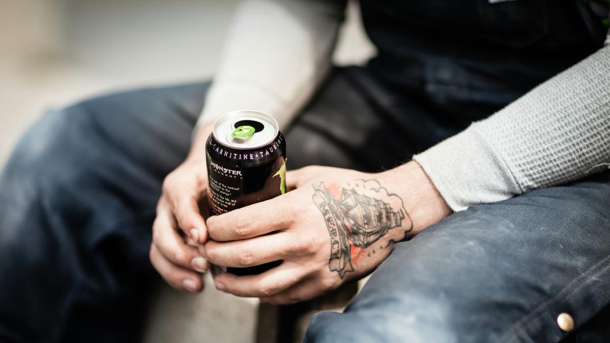 Consumo retoma la ley que prohíbe las bebidas energéticas a los menores de 16 años
