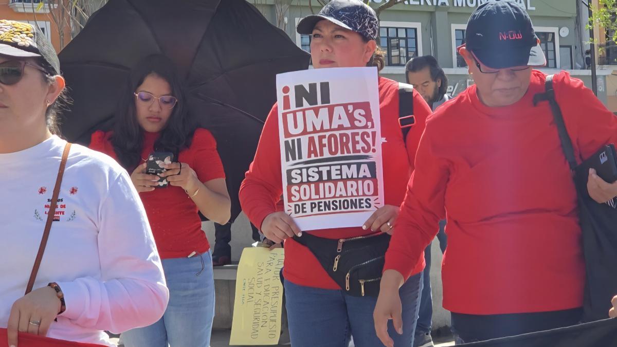CNTE se moviliza en Pachuca para exigir cambios al sistema de pensiones