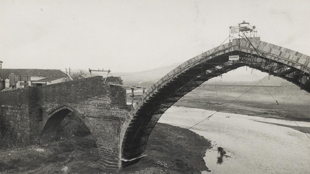 Un viaje en el tiempo por Catalunya con 90.000 fotografías de arquitectura