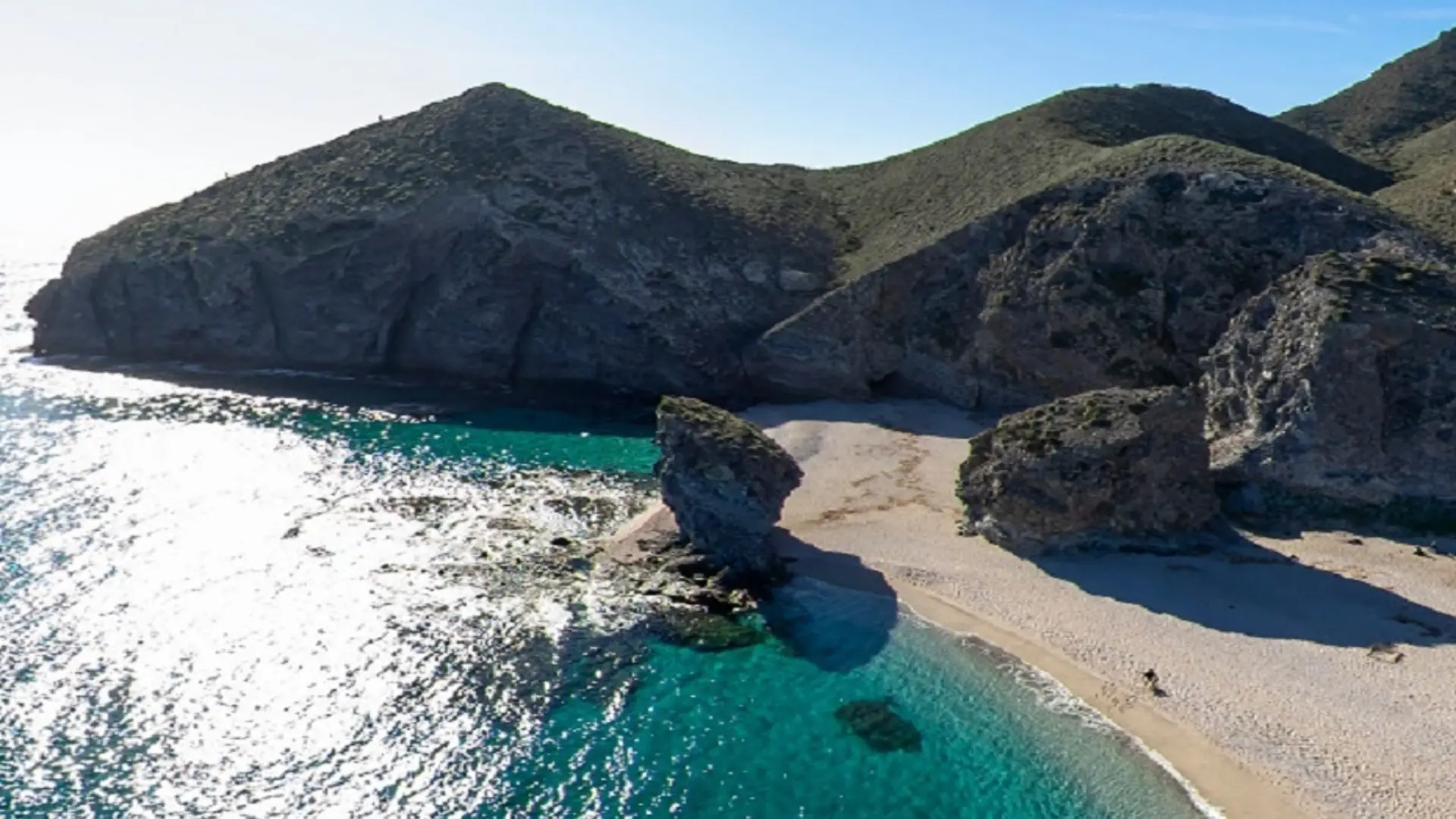 Muere una mujer tras ser rescatada del agua en la playa de los Muertos de Carboneras