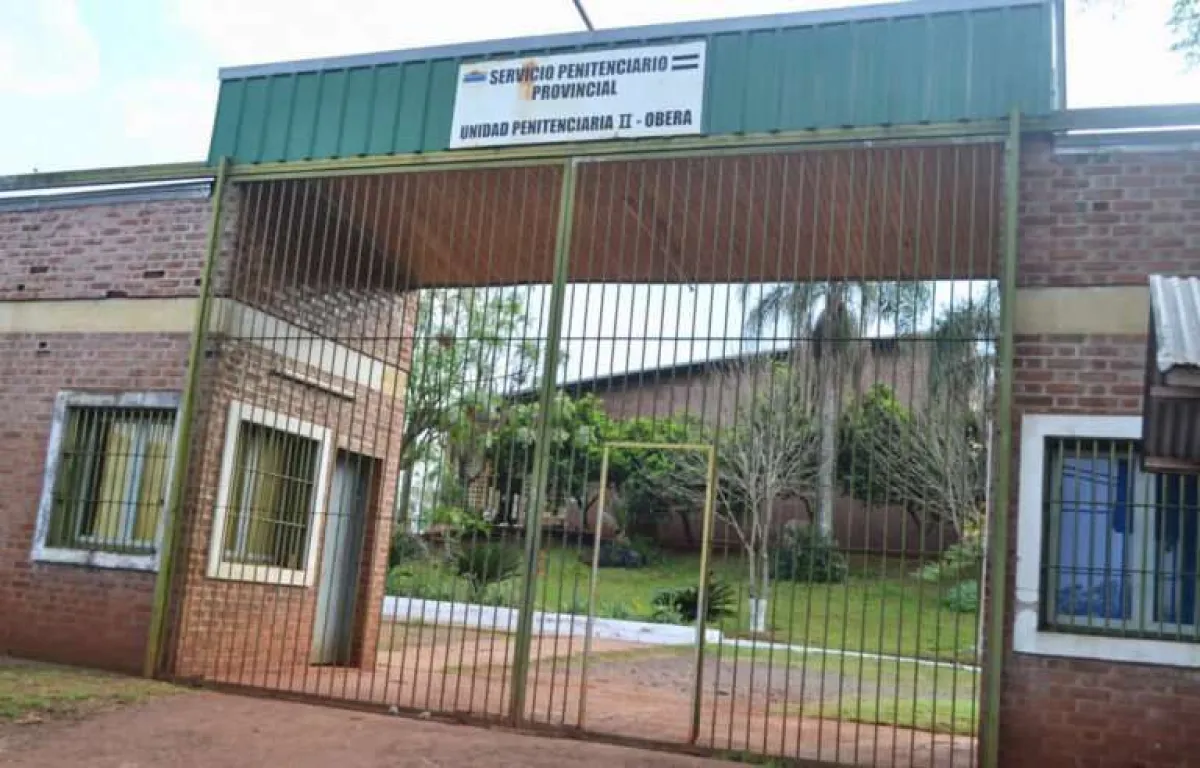 el personal de la cárcel de Oberá está obligado a vender rifas para solventar gastos de la institución