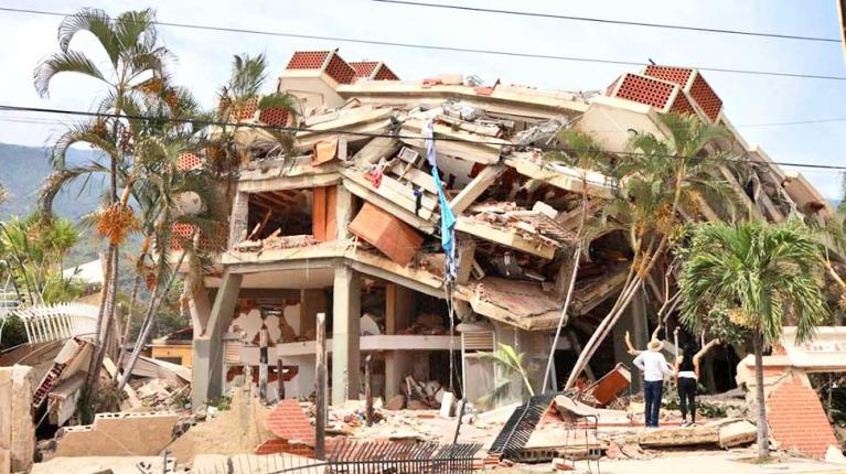 Fuerte réplica aterroriza a venezolanos tras días del par de terremotos