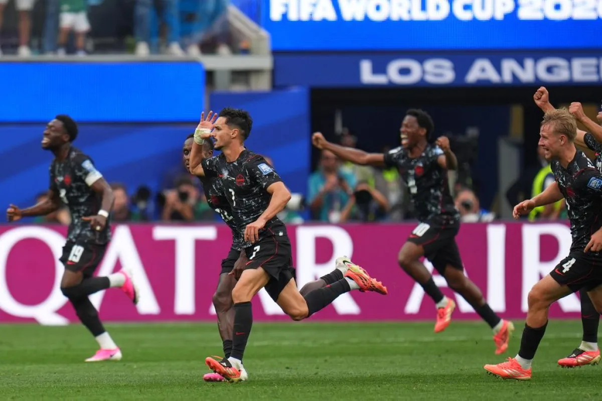 Canadá le ganó sobre la hora a Sudáfrica y es el primer clasificado a octavos de final del Mundial