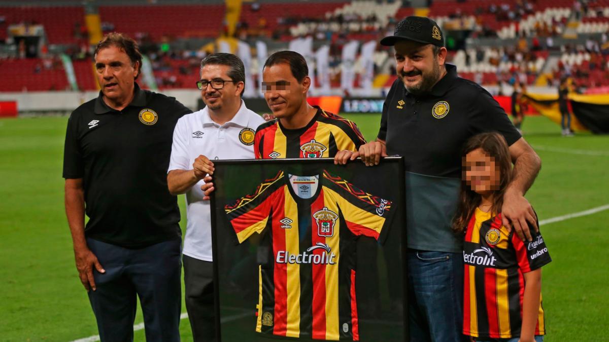 Niegan amparo a Omar "N", exfutbolista de Chivas; continúa proceso por abuso infantil