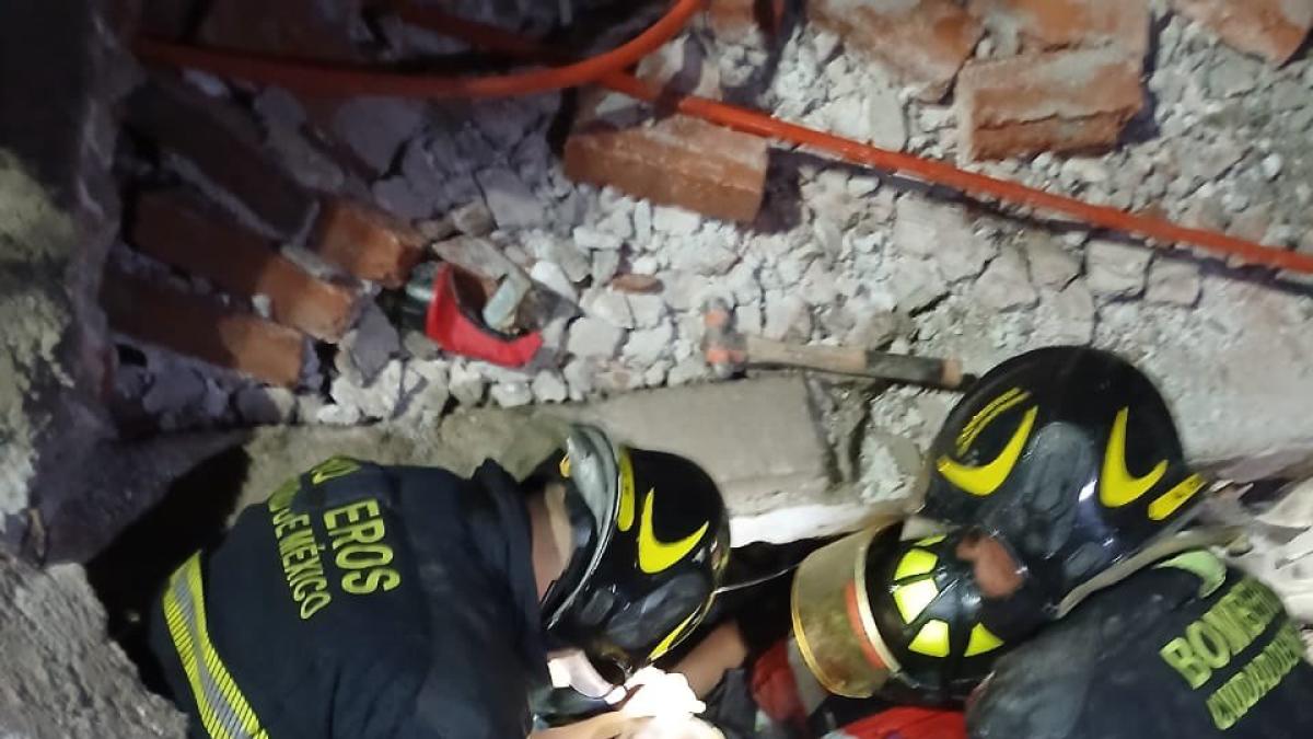 Colapso de inmueble en la Roma deja al menos una mujer lesionada