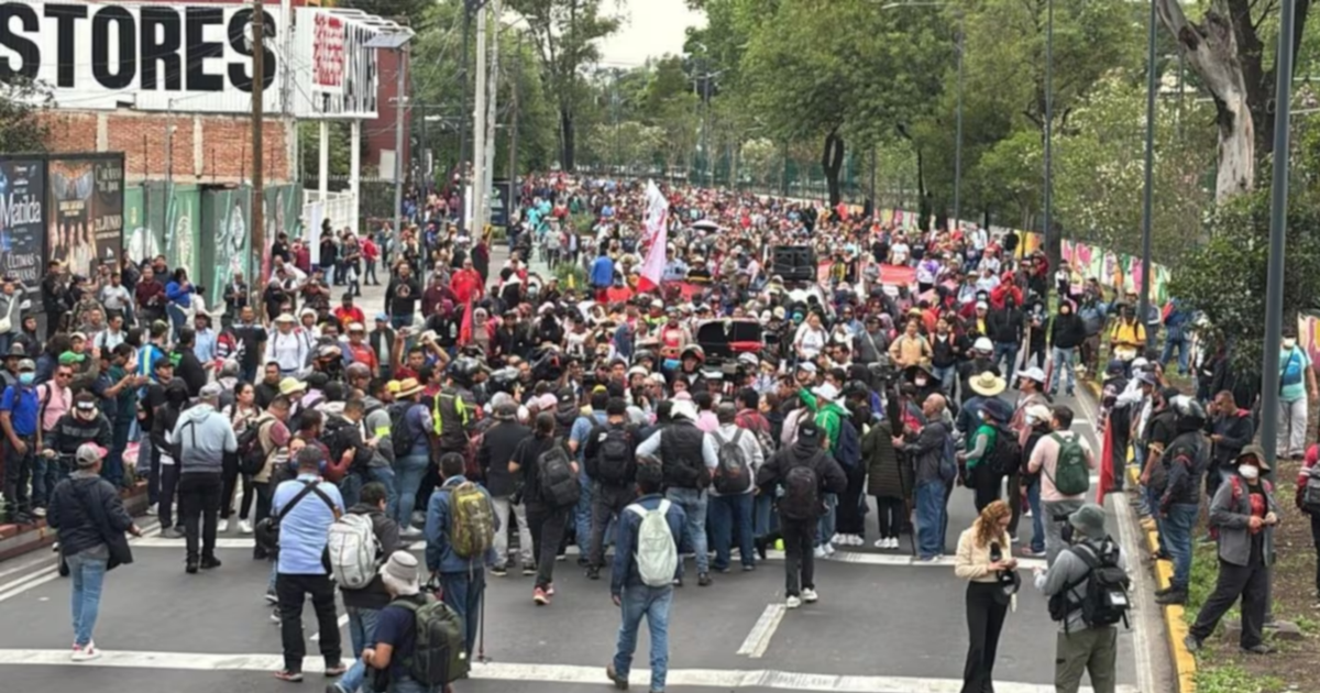 México: a poco de iniciar el Mundial, maestros bloquean un acceso hacia el estadio Azteca